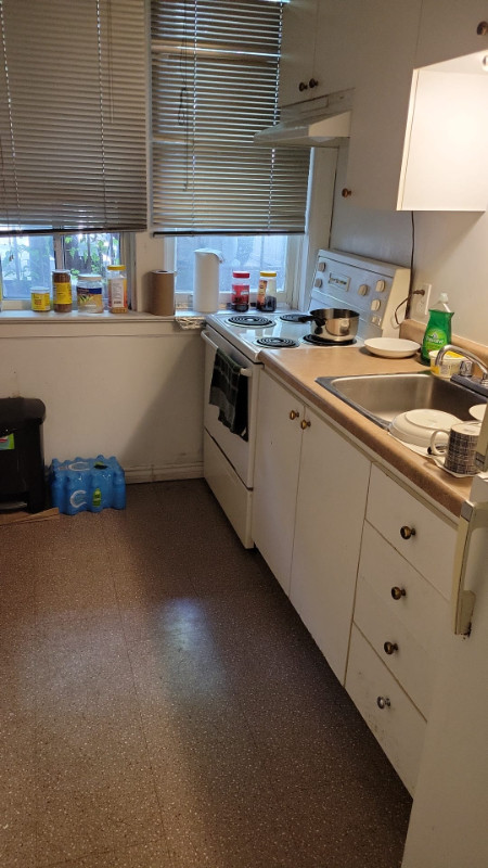 Room for rent..650$...Main and Danforth..Boys only in Room Rentals & Roommates in City of Toronto - Image 2