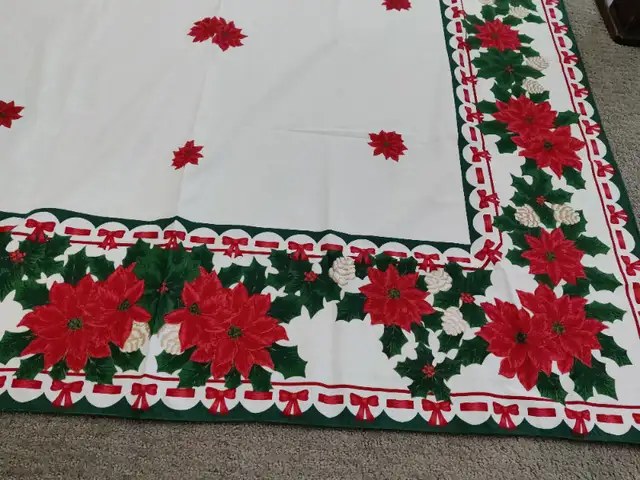 Christmas Tablecloth - Poinsettia & Holly Berry Linen Decoration in Holiday, Event & Seasonal in Calgary - Image 4