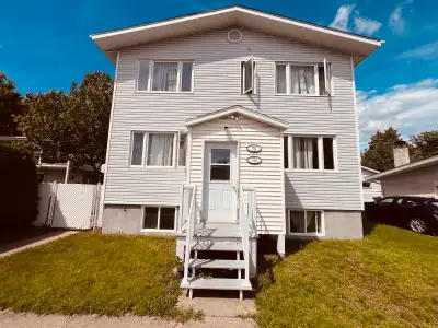 Logement situé dans un secteur très tranquille de cap de la Madeleine, - près de tous les service, -...