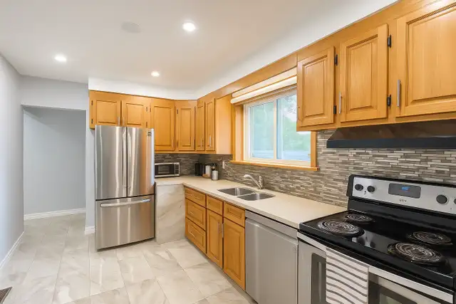 Newly Reno'd 3BR North York Bungalow—Near TTC & Rogers Stadium! in Ontario in Canada - Image 9