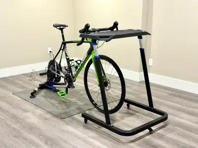 Wahoo Kickr (like new) + table + bike stand + pump, View more