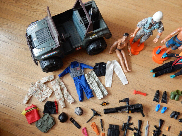 Vintage GI Joe figures-jeep-accessories-puzzle in Arts & Collectibles in Saskatoon - Image 2