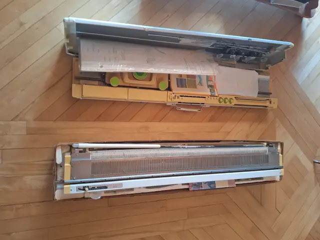 Knitting and Ribbing machine, 2 tables , box of acc.63251728237443127
