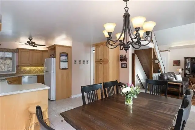 10 acre house for sale 1.79 million in Houses for Sale in Markham / York Region - Image 10