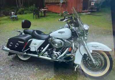 Posting for a friend. This mint condition 2004 Harley Davidson Road King is ready for its new owner....