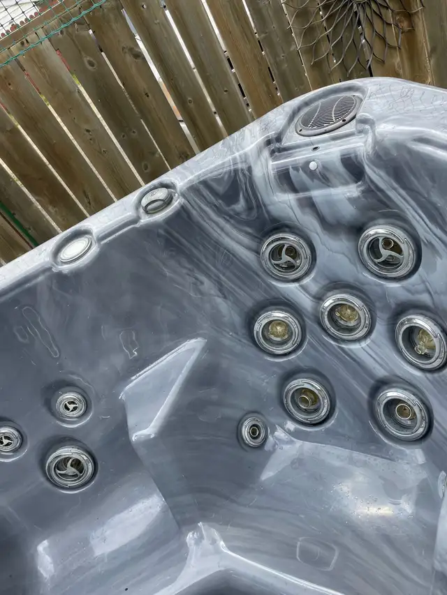 2018 Hot tub spa in Hot Tubs & Pools in Red Deer - Image 3