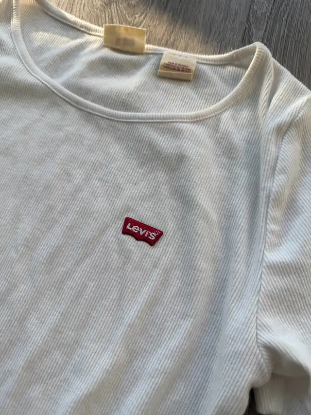 Levi’s White Baby Tee