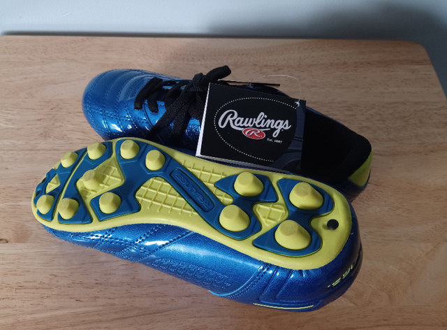 Brand New Rawlings Boy's Soccer Shoe Size 4 For Sale! in Soccer in Markham / York Region - Image 3