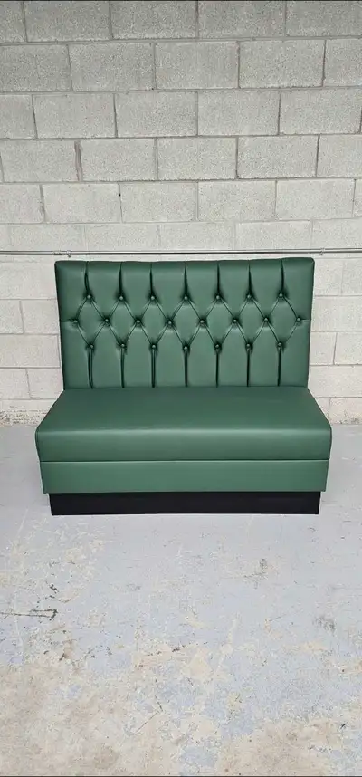 NEW RESTAURANT BOOTHS GREEN 4FT LENGTH 6 AVAILABLE $600 EACH $3600 total CAN BE SETUP SIDE BY SIDE O...