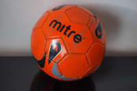 Mini ballon de football original Mitre mini football ball.