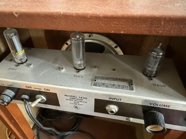 Silvertone Sears 1430 Guitar Amplifier in Amps & Pedals in City of Toronto - Image 7