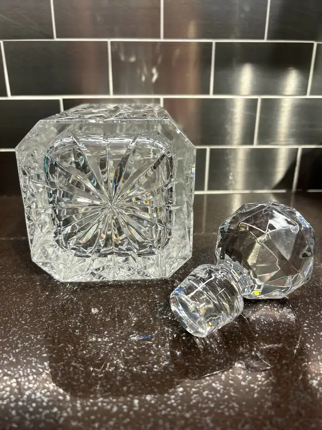 Crystal liquor decanter64959980537346124