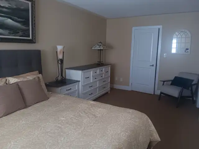Large Bedroom with private bathroom, walk-in closet