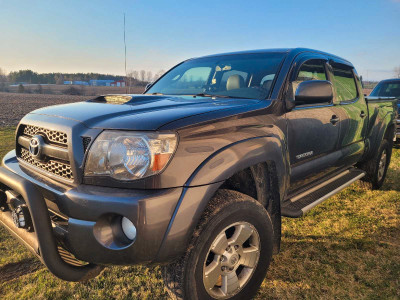 2011 Toyota Tacoma  Comes certified 