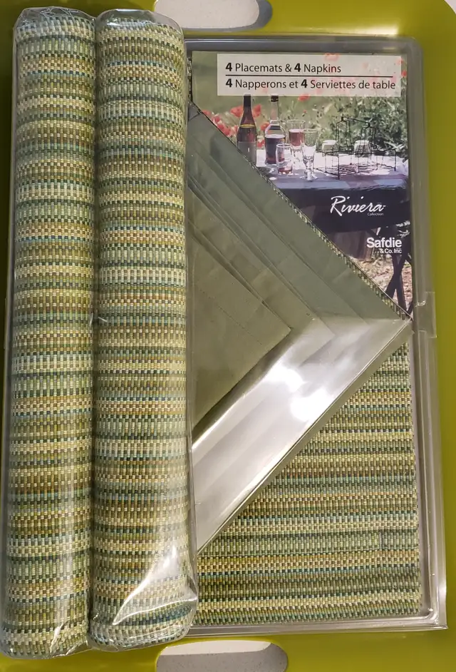 Riviera 4 placemats and 4 napkins set with serving tray in Kitchen & Dining Wares in Nanaimo - Image 5