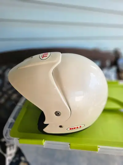 Worn a few times by my wife on her scooter. Like new condition. No scratches in visor.