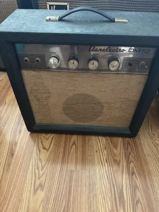 Danelectro DM10 vintage guitar amplifier in Amps & Pedals in City of Toronto - Image 2