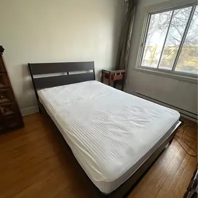 Cadre de lit double IKEA TRYSIL – très bon état + matelas (optio, View more