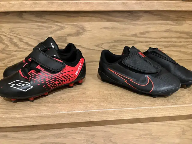 Souliers de soccer pour enfant (entre 5 et 20$) in Kids & Youth in Laval / North Shore - Image 2