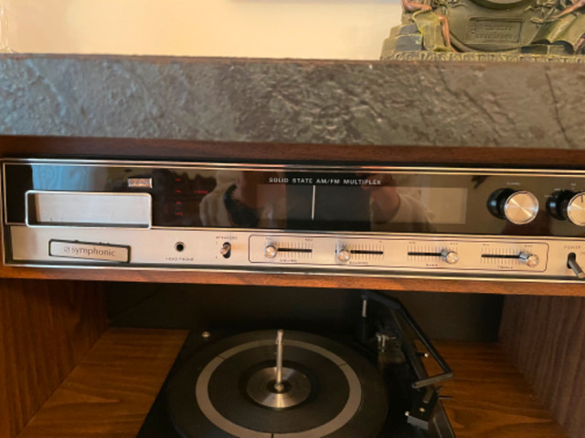Vintage stereo system with fireplace dans Appareils électroniques  à Ville de Montréal