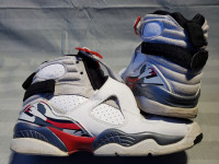 Pre owned 2013 air jordan 8 bugs bunny Youth size 5.5Y