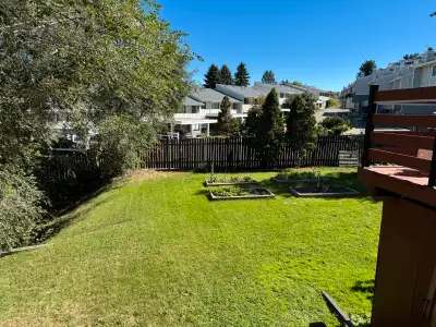 3 bedroom 1 bathroom main floor of house in a quiet cul-de-sac in Upper Sahali neighbourhood, availa...