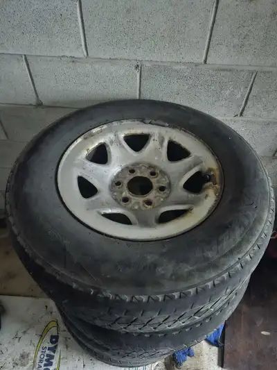 Rims for 1500 sierra. Came off 2018 but can fit 2010 too. Tires need to be changed. Pick up in manot...