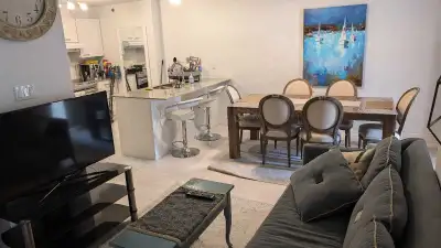 Next to Metro Snowdon in Cote des neiges - Chambre disponible dans condo. Chambre tout inclus dans C...