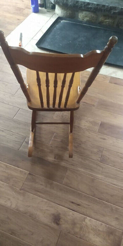 chaise antique bois sculter dans Chaises, Fauteuils inclinables  à Laurentides - Image 2