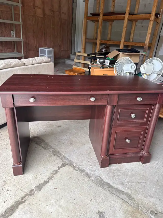 Executive Wooden Desk in Desks in Markham / York Region - Image 2