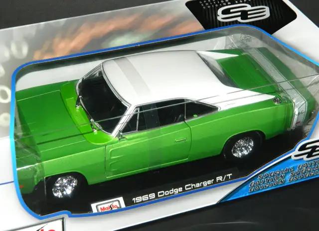 Maisto 1978 Pontiac Firebird Trans Am black in Toys & Games in Oshawa / Durham Region - Image 3