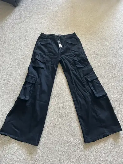 NEW Fashion Nova Cargo Pants (pick up only), View more