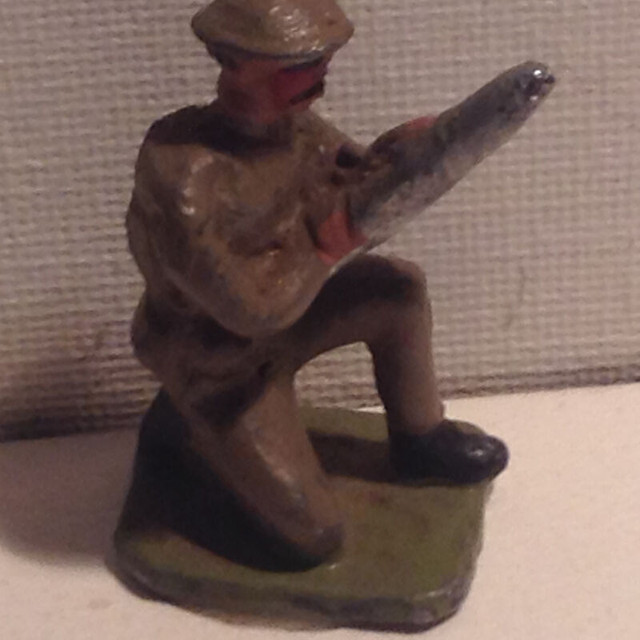 Old Lead Toy Military Soldier in Arts & Collectibles in Vancouver - Image 4