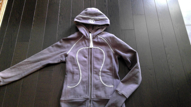 Lululemon Scuba Jacket limited edition - size 8 in Women's - Tops & Outerwear in Oakville / Halton Region - Image 2