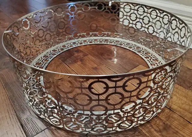 Large, fashion chandelier or lamp shade For Sale $15 in Home Décor & Accents in City of Toronto - Image 2