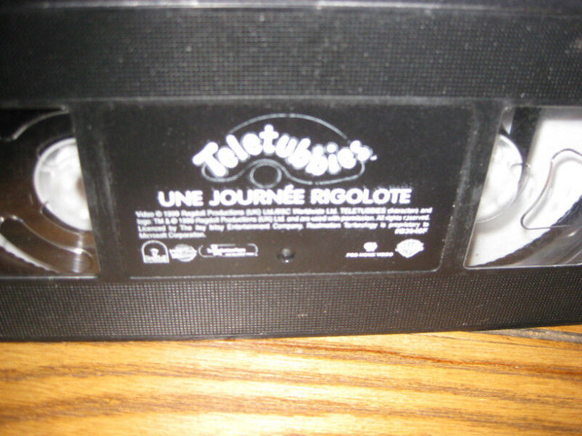 VHS CAILLOU, PINOCCHIO WALT DISNEY, TELETUBBIES, GUERRE, AUDIO dans CD, DVD et Blu-ray  à Laval/Rive Nord - Image 4