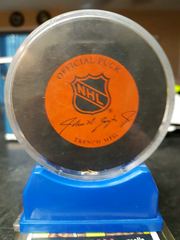 Autographed Maurice Richard Puck in Arts & Collectibles in Cambridge - Image 2
