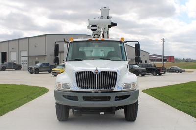 2014 International 4300 - Automatic transmission - Diesel engine Altec TA40 - Insulated - 45.7 ft wo...