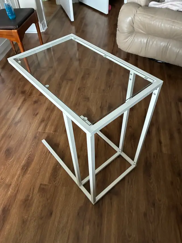 Glass Side Table559280983848396801