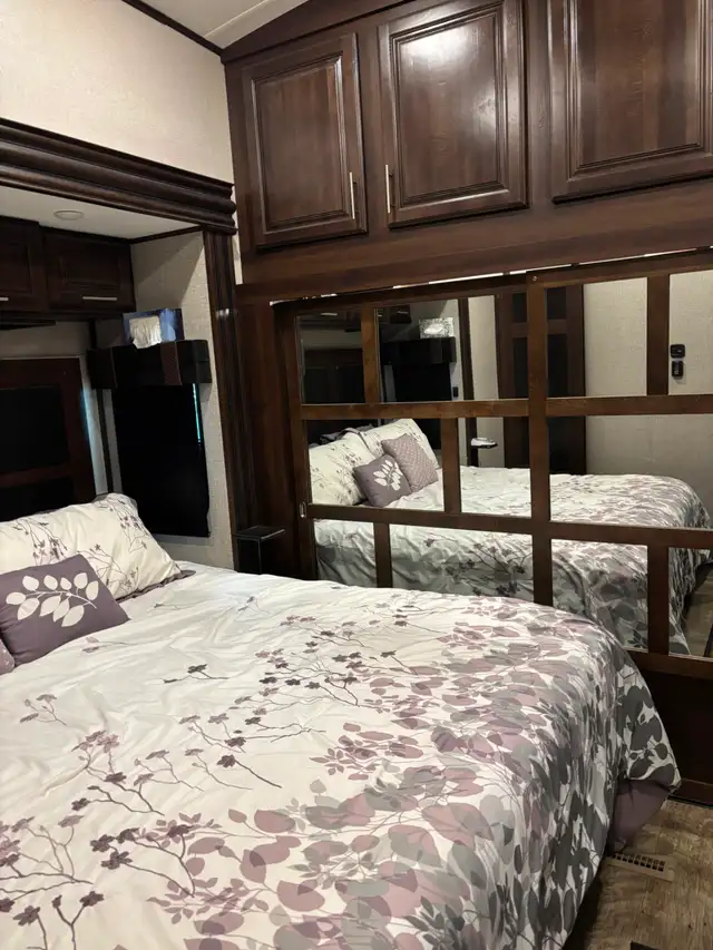 Rare front living room: 2019 Jayco North Point in Travel Trailers & Campers in Red Deer - Image 12