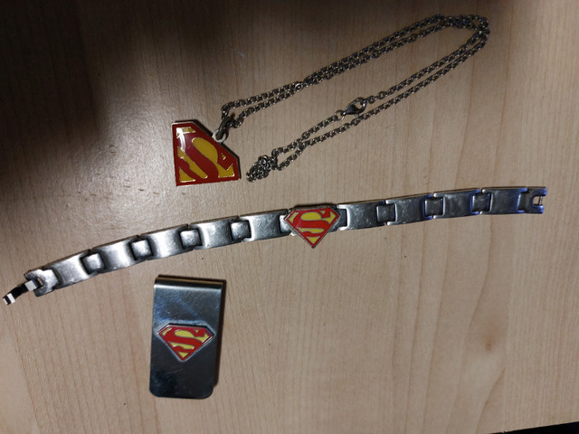 Superman logo original colour necklase bracelet money clip dans Bijoux et montres  à Ville de Montréal - Image 3