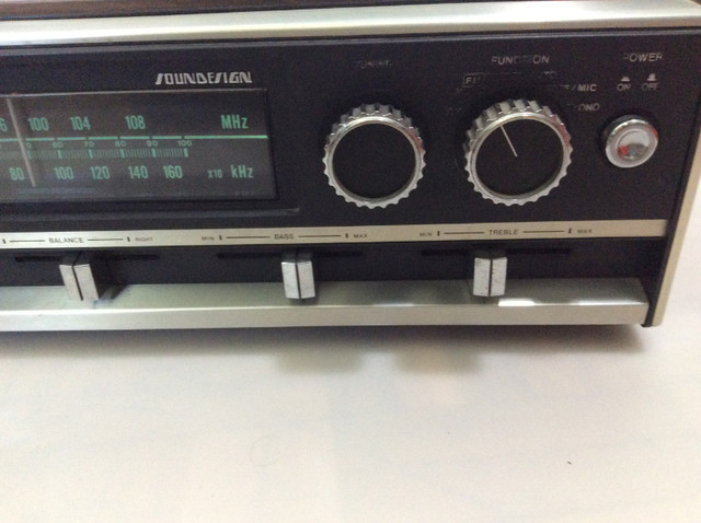 SounDesign Classic 4669 AM/FM Stereo 8 Track in Stereo Systems & Home Theatre in Mississauga / Peel Region - Image 3