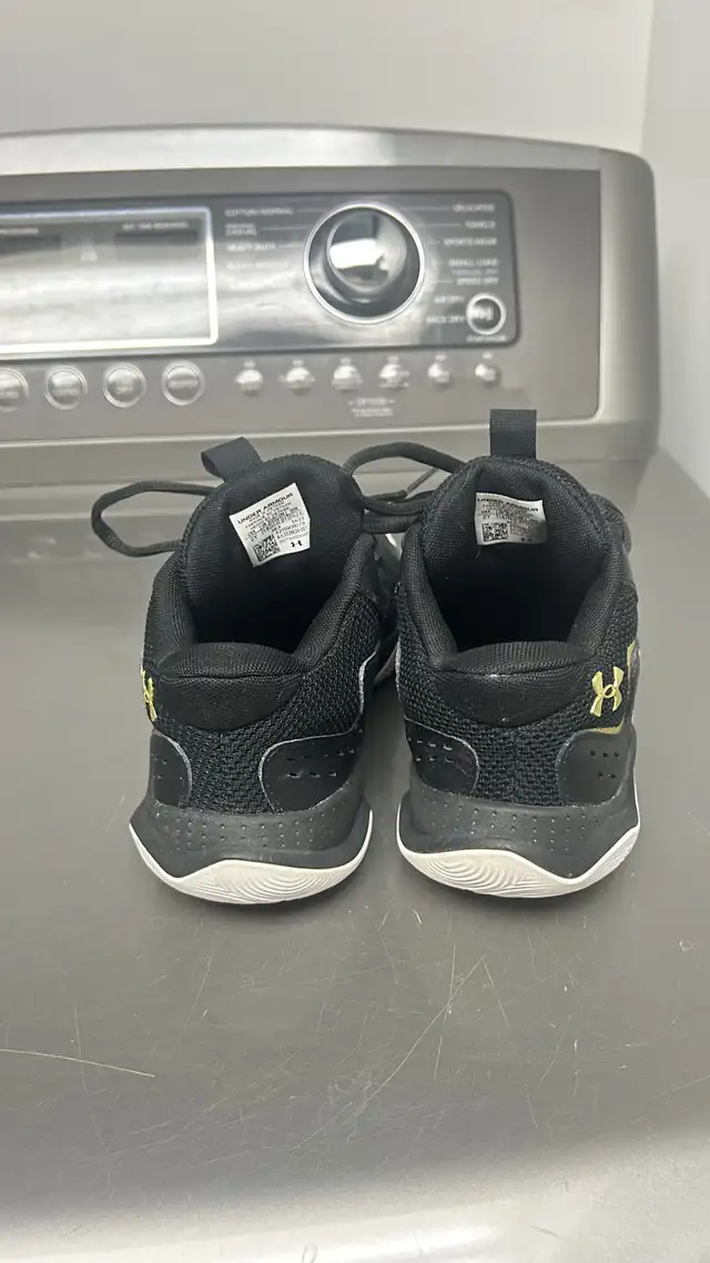 Under Armour Shoes in Men's Shoes in Oshawa / Durham Region - Image 5