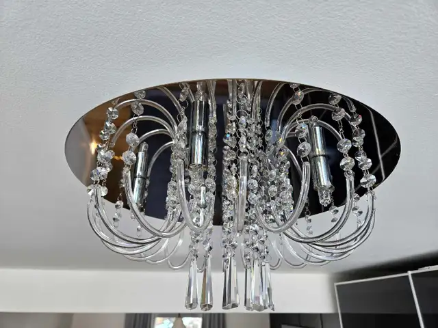 Luminaire faux cristaux  in Indoor Lighting & Fans in Laval / North Shore - Image 2