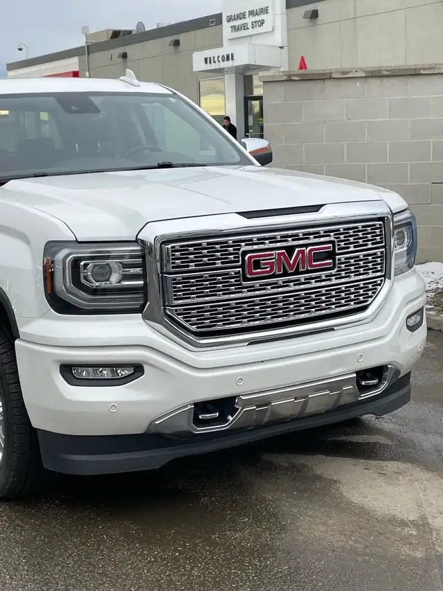 2018 Denali ultimate 537087502357647363