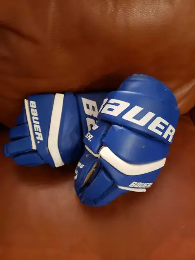 Mens BAUER Hockey Gloves Only used a few times like new, View more