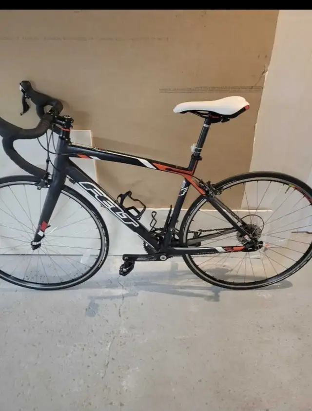 Felt Vélo de Route in Road in City of Montréal - Image 5