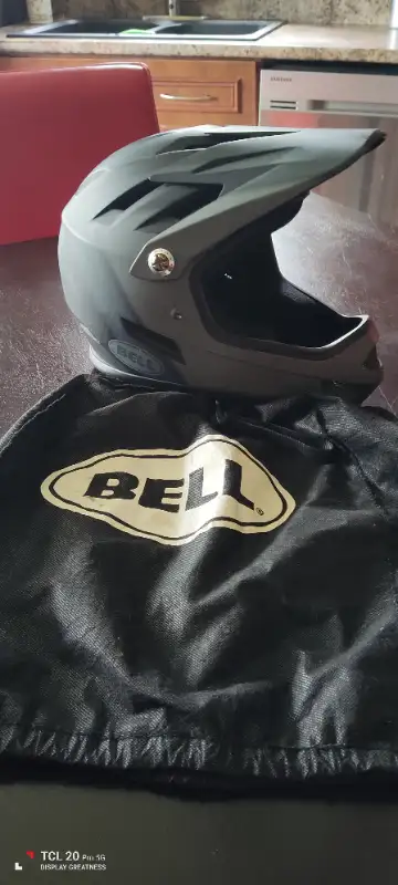 Casque intégral de vélo BELL très petit, modèle Sanction noir in Clothing, Shoes & Accessories in Thetford Mines - Image 2