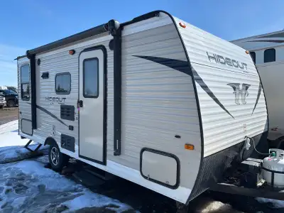 2019 Keystone Hideout 177LHS UNIT# 202597 3400 LBS UVW / 4400 LBS GVWR Sleeps 4 A beautiful layout f...