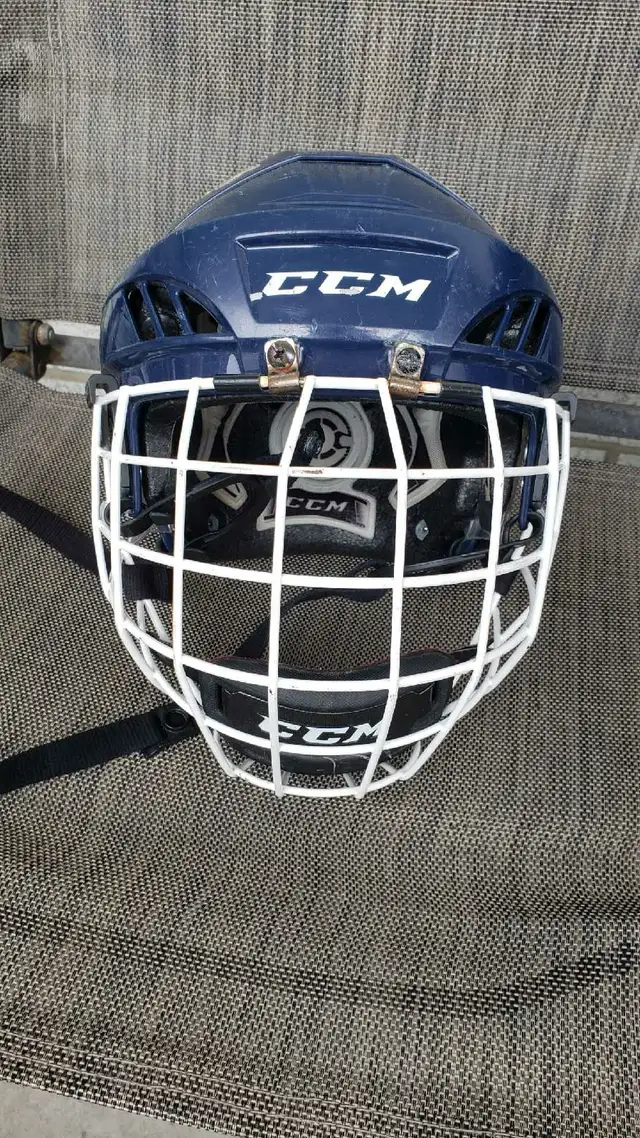 hockey equipment in Hockey in City of Toronto - Image 6